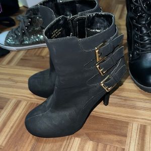 Black heel suede shoes